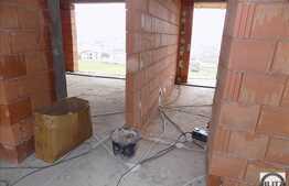 De vanzare duplex 5 camere, 140 mp utili, teren 250 mp, zona Borhanci!