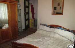 2 case de vanzare, situate in aceeasi curte, teren de 252 mp, zona Centrala!