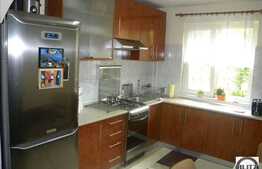 Vanzare 3 camere, decomandate, 75 mp ,cu  loc de parcare si boxa la subsol