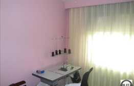 Vanzare 3 camere, decomandate, 75 mp ,cu  loc de parcare si boxa la subsol