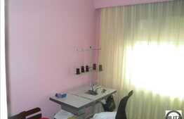 Vanzare 3 camere, decomandate, 75 mp ,cu  loc de parcare si boxa la subsol