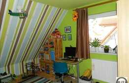 Duplex de vanzare, 120 mp utili, gradina 220 mp, garaj, zona Floresti!