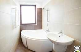 Vanzare parte de duplex, 173 mp utili, teren 349 mp, front 20 ml, cu garaj