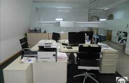 Casa cu 11 camere, 400 mp, teren 450 mp, 2 imobile noi, 4 parcari, zona buna!