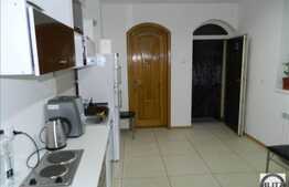 Casa cu 11 camere, 400 mp, teren 450 mp, 2 imobile noi, 4 parcari, zona buna!