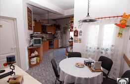 Vanzare casa 215 mp utili, teren 281 mp, front 9 ml, zona linistita de case