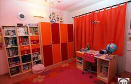 Vanzare casa 215 mp utili, teren 281 mp, front 9 ml, zona linistita de case