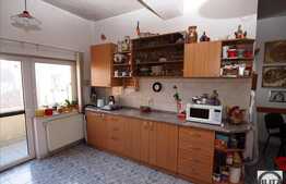 Vanzare casa 215 mp utili, teren 281 mp, front 9 ml, zona linistita de case