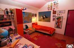 Vanzare casa 215 mp utili, teren 281 mp, front 9 ml, zona linistita de case