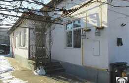 Casa de vanzare, 220 mp, cu teren de 300 mp, zona Kaufland!