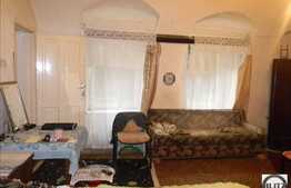 64 mp, 2 camere, la casa/vila in Centru cu parcare in curte