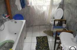 64 mp, 2 camere, la casa/vila in Centru cu parcare in curte