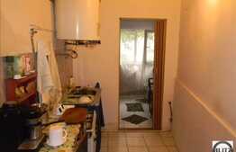 64 mp, 2 camere, la casa/vila in Centru cu parcare in curte