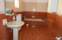 Casa de vanzare, 347 mp utili, teren 500 mp, imobil 2002