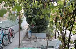 Vanzare casa renovabila/demolabila 87 mp utili, teren 262 mp, front la 2 strazi