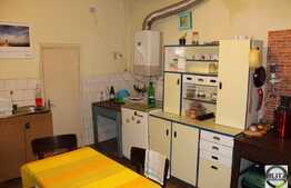 Vanzare casa renovabila/demolabila 87 mp utili, teren 262 mp, front la 2 strazi