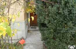 Vanzare casa renovabila/demolabila 87 mp utili, teren 262 mp, front la 2 strazi