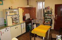 Vanzare casa renovabila/demolabila 87 mp utili, teren 262 mp, front la 2 strazi