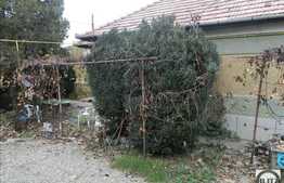 Vanzare casa renovabila/demolabila 87 mp utili, teren 262 mp, front la 2 strazi