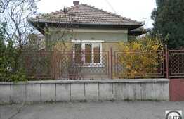 Vanzare casa renovabila/demolabila 87 mp utili, teren 262 mp, front la 2 strazi