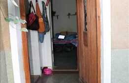 Vanzare casa renovabila/demolabila 87 mp utili, teren 262 mp, front la 2 strazi