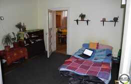 Vanzare casa renovabila/demolabila 87 mp utili, teren 262 mp, front la 2 strazi