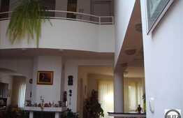 Casa de vanzare D+2E+M, 330 mp utili plus 300 mp teren