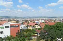 Casa individuala 525 mp utili, 900 mp teren, mobilata utilata zona Hotel Athos