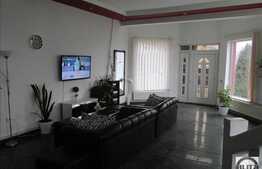 Casa individuala de LUX  280 mp utili, teren 400 mp, zona linistita de case