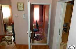 Vanzare apartament 3 camere decomandate, 59 mp in zona Real