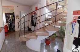 Casa individuala, 200 mp, teren 950 mp, piscina. Locatie linistita!