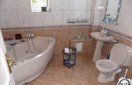 Casa individuala, 200 mp, teren 950 mp, piscina. Locatie linistita!