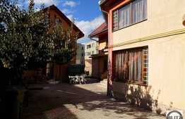 2 Case individuale in curte comuna, zona semicentrala, teren de 750 mp