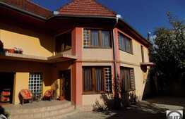 2 Case individuale in curte comuna, zona semicentrala, teren de 750 mp