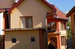 2 Case individuale in curte comuna, zona semicentrala, teren de 750 mp