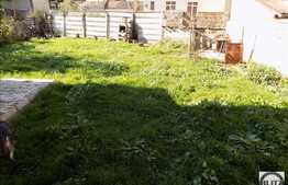 2 Case individuale in curte comuna, zona semicentrala, teren de 750 mp