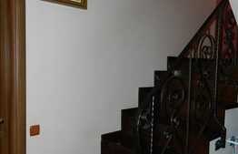 Casa de vanzare 5 camere, 200 mp, teren 350 mp, imobil nou, zona linistita!