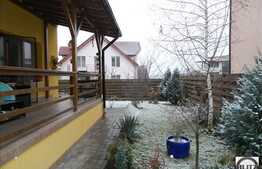 Casa de vanzare 5 camere, 200 mp, teren 350 mp, imobil nou, zona linistita!