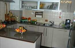 Casa de vanzare 5 camere, 200 mp, teren 350 mp, imobil nou, zona linistita!