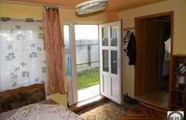 Casa cu 3 dormitoare, 57 mp utili, 100 mp teren, front de 5 ml!