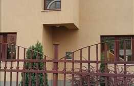 Casa individuala, 300 mp, teren 500 mp, zona linistita de case