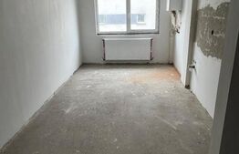 Apartament 3 camere, etaj intermediar, cu geam la baie, parcare, pe Stejarului