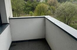 Apartament 3 camere, etaj intermediar, cu geam la baie, parcare, pe Stejarului