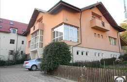 Casa 8 camere, 600 mp utili, 1200 mp teren, zona de case!