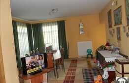 Casa 8 camere, 600 mp utili, 1200 mp teren, zona de case!