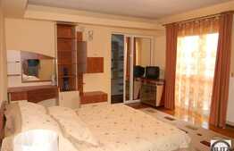 Casa 8 camere, 600 mp utili, 1200 mp teren, zona de case!