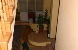 Casa 8 camere, 600 mp utili, 1200 mp teren, zona de case!