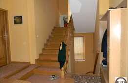 Casa 8 camere, 600 mp utili, 1200 mp teren, zona de case!