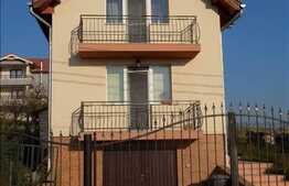 Casa 185 mp utili, 500 mp teren, c-tie noua pe 2 nivele, garaj subteran!