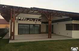 Casa individuala cu 5 camere, 205 mp, teren 700 mp, mobilata, Exterior Sud!
